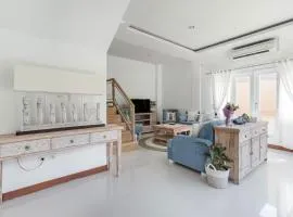 Central Seminyak Private 3 Bedroom Villa Roshi