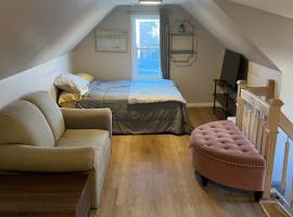 Lovely Loft Apartment, hotel in Thunder Bay