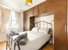 Modern Stylish Central Apt with free parking