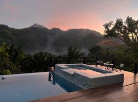 Secluded Couples Getaway Eco Mountain Romance, hotel s vířivkou v destinaci Valencia