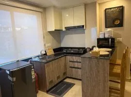 Paramount Apartment & Rooms