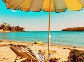 Sunset Beach Villa - Beach front home situated on the Huon River - Sleeps 8