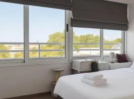 Modern 2BR Apt - Near Casino & MyMall - 3km Beach