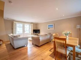 10mins to St Andrews and Dundee 5mins to Tentsmuir Forest and beach