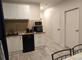 BEHOME - Modern Guest Suite, hotel a Kumeu