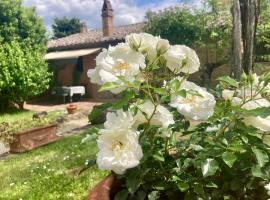 Podere Il Conventino, Casette in campagna con piscina, hotel v destinaci Nottola