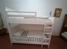 HOSTEL bANANA
