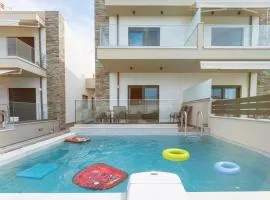 Elko luxury maisonette - Private Pool - sleeps 8