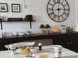 Bed and Breakfast 33
