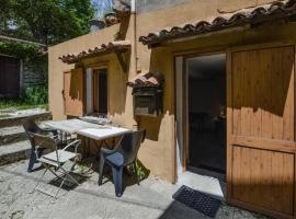 1 Bedroom Cozy Apartment In Lozzi, hotel v destinaci Lozzi