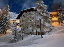 Arlberg Motel Ski-In & Ski-Out access to Austrias largest ski area