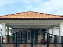 ISLAMIC HOMESTAY CASA NAUFAL FULLY AIRCOND for 1LR 3BR