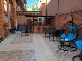 Art Nebula Hotel, accommodatie met onsen in Tbilisi