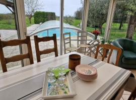 La Villa de Cormes-Écluses, Hotel in Corme-Écluse