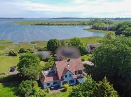Familienferienhaus Rügenbrise - Gemeinsames Urlauben mit Steg und Boot auf Rügen - alles inklusive und 5 Bäder