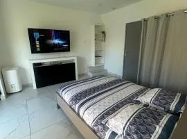 Studio en bas de villa