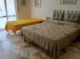 Casa di Paola, davanti al mare