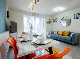 Luxury 5BDR with City Access, Free Parking and Wi-Fi