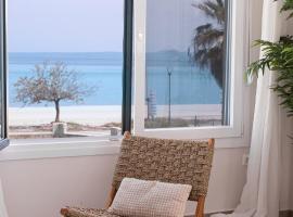 Seas The Day - Beachfront, Amazing Sea Views, hotel in Pefkochori