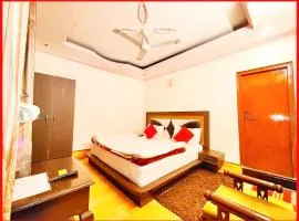 HOTEL THE MOON! - Near Mall Road - Luxuary Hotel In Nainital