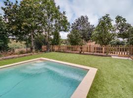 Villa in Palafolls with Private Pool & BBQ, ξενοδοχείο σε Palafolls