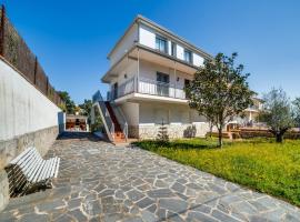Villa in Sant Genís near Costa Brava Beaches、パラフォルズのホテル