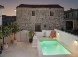 Stone house Casa Lumina