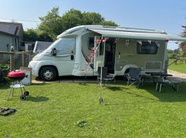 Izzie The Glampervan, camping de luxo em Faversham