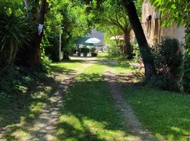 Abrivado Aimargues en petite camargue, parking intérieur, wifi, jardin, Hotel in Aimargues
