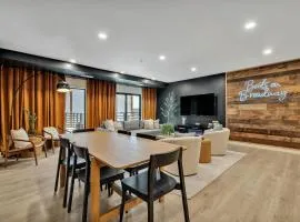 Boots on Broadway in Downtown Nashville with Parking, Pool, Gym