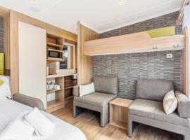 Loch Ness Highland Resort Micro Lodges - Pet Friendly, hotel in Fort Augustus