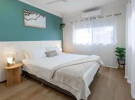 Trinity Beach Pearl 2BR Apt 3 min to Beachfront