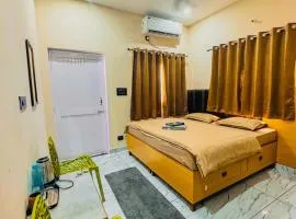 Athalia Residency by Moon Stay