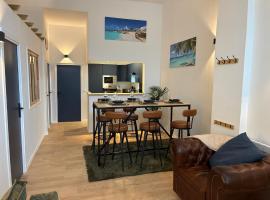 LOFT DE LA PLAGE - à 30 m de la mer, hotel v destinaci Saint-Quay-Portrieux