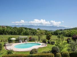 Villa Bella Lisa with Pool and Jacuzzi, rezort v destinaci Cavriglia