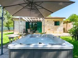 Casa Toni with Whirpool In Kastelir, Istria