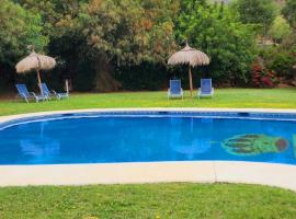 Los Pedregales Complejo Rural, hotel di Estepona