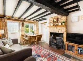 Pass the Keys Cosy Cottage 17th century Garden Parking