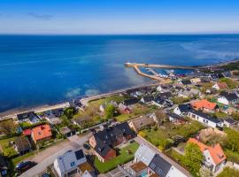 NEW Stylish Coastal Retreat, 1 Min to the Ocean, hotel en Lerberget