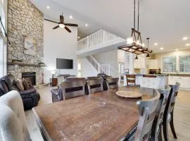 The Nest at Pinecrest by AvantStay Spacious Deck Game Room Fire Pit