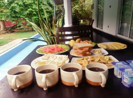 Happy Three Holiday Homes, hotel v Hikkaduwě
