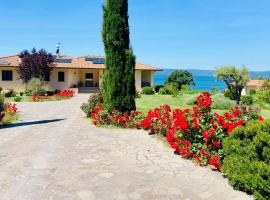 Luxury Apartment Lake View, ξενοδοχείο στη Μπολσένα