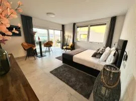 Romantic coastal apartment with sea views