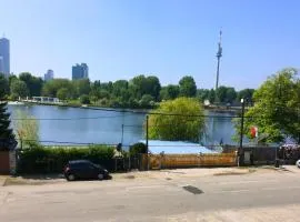 AJO Apartments - Alte Donau Lake or Garden View Balcony Studio - Self-Check-in