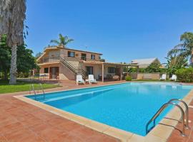 Villa Garofani by Villa Plus, hotel i Punta Secca