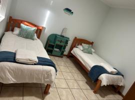 Travellers Treat Agulhas 6 sleeper self catering, hotel a Agulhas