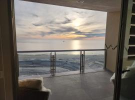 Luxury Studio with King Bed Oceanview Terrace at Sonoran Star Resort, cottage in Puerto Pe&ntilde;asco