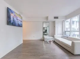 Downtown CN Tower View Condo with Pool Hot tub and Gym