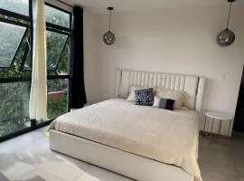 Dormitorio con baño privado es Tu descanso en el corazón de San Salvador