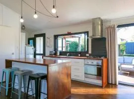 Walnut Cottage - Private Outdoor Spa Pool